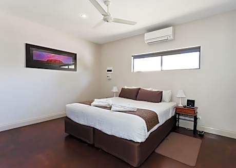 One-Bedroom Deluxe Apartment