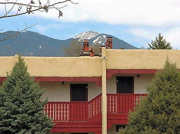 El Pueblo Lodge
