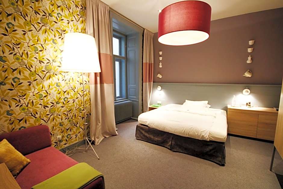 Saint SHERMIN bed breakfast & champagne