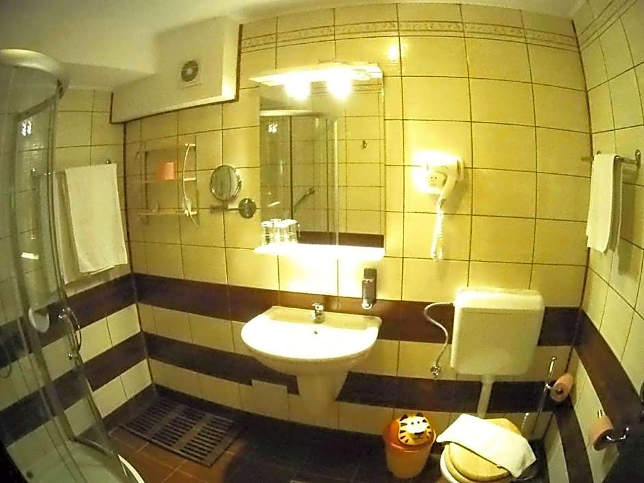 Restaurant Casa Nicolenco Azuga by Genco