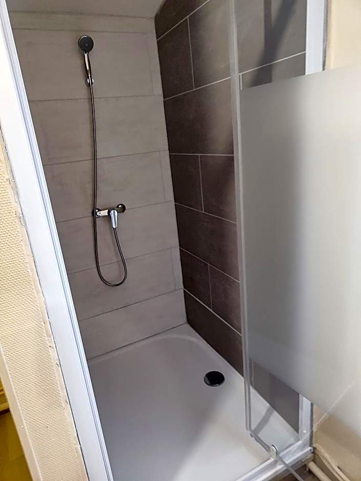 HOTEL DE LA GARE " Chez Hervé et Manu "