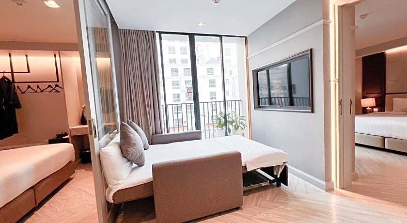 The Quarter Ploenchit by UHG