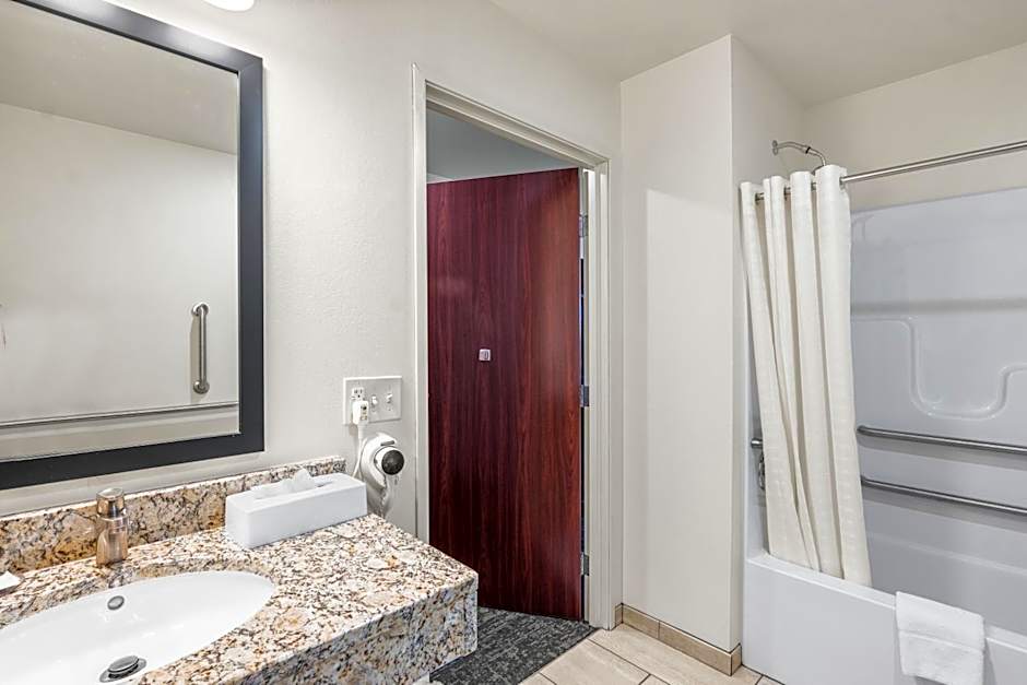 Cobblestone Hotel & Suites Denmark - Green Bay