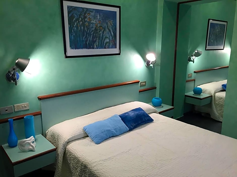 Le Petit Hotel
