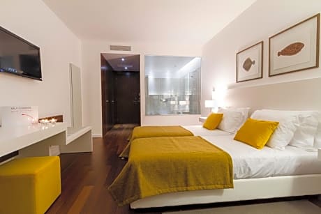 Deluxe Twin Room with Balcony