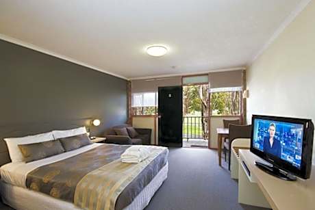 Basic Room, 1 Queen Bed