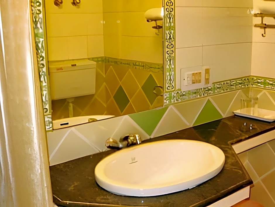 Sun N Snow Inn Kausani by Leisure Hotels