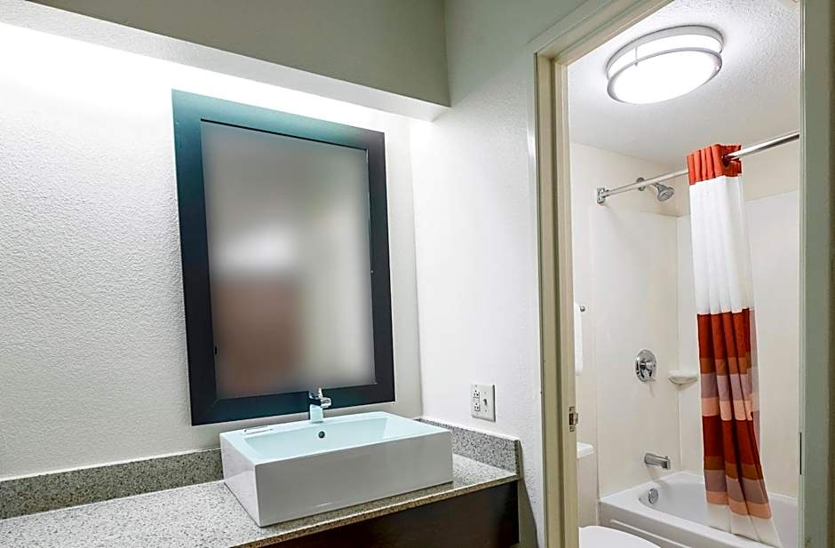 Red Roof Inn Toledo University