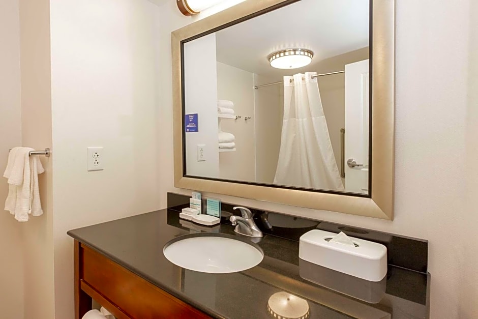 Hampton Inn & Suites Raleigh Cary Lenovo Center