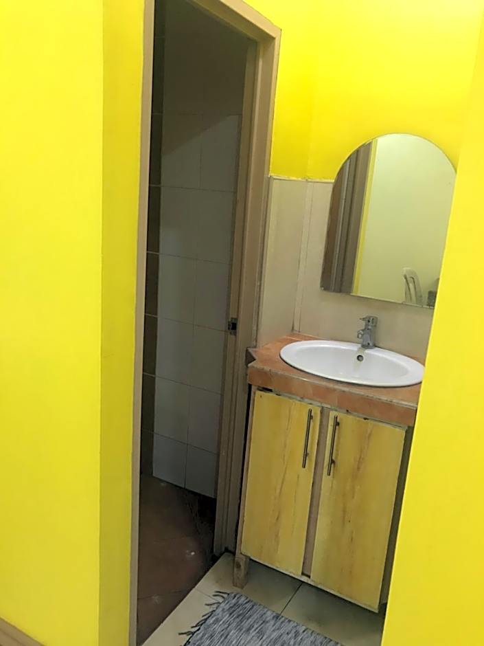 ASHBURN'S TRANSIENT BAGUIO - 3rd to 5th floor BASIC SLEEP and GO Accommodation, WITH PARKING, NO ELEVATOR