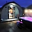 Thistle Pod Farm Stay with Hottub Sleeps 2