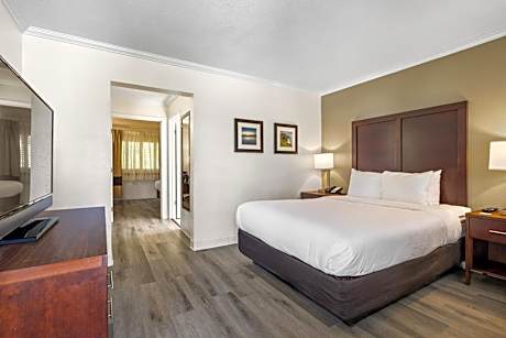 Quadruple Room - Non-Smoking