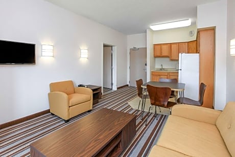 One-Bedroom King Suite - Mobility Access/Non-Smoking 