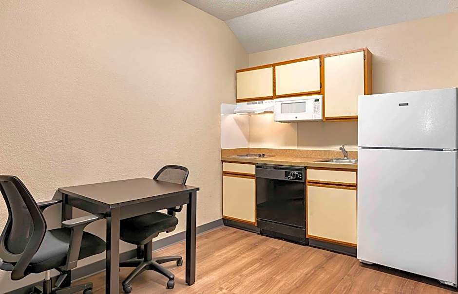 Extended Stay America Suites - Cincinnati - Blue Ash - Reed Hartman