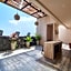 Frida's Artsy Condo with own mural, outdoor tub & rooftop pool