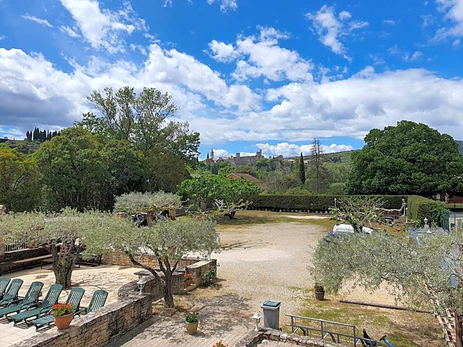 Logis Hôtel Restaurant L'Escarbille