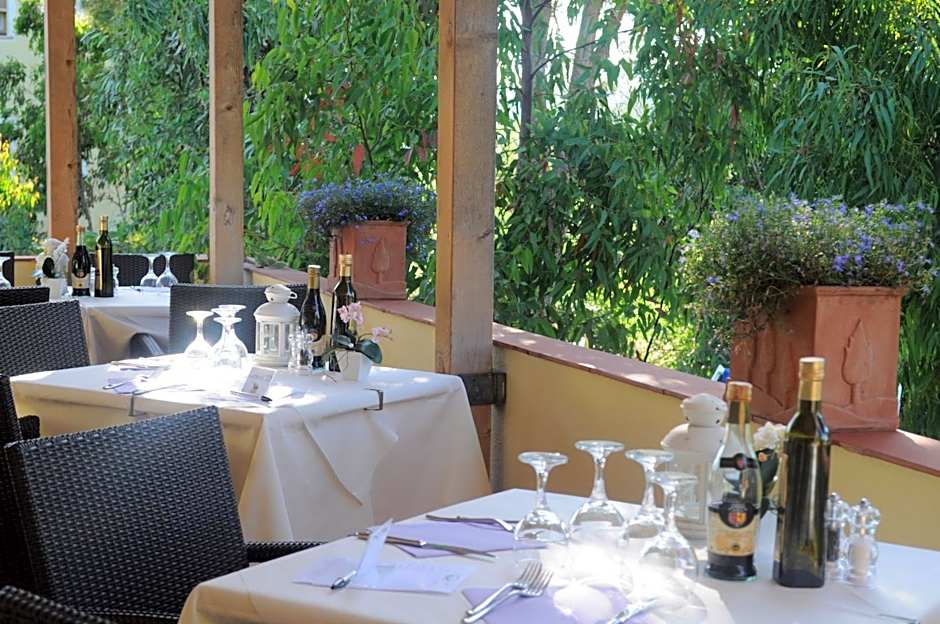 Hotel Tirrena Bike & Country Hotel