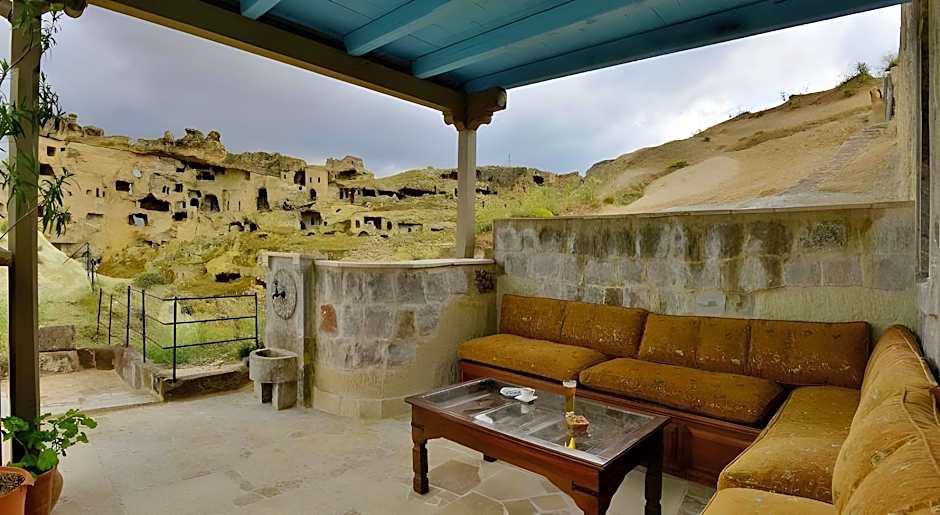 Seki Cave Hotel – Wake Up to Hot Air Balloons