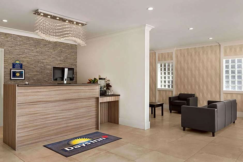 Days Inn by Wyndham 100 Mile House