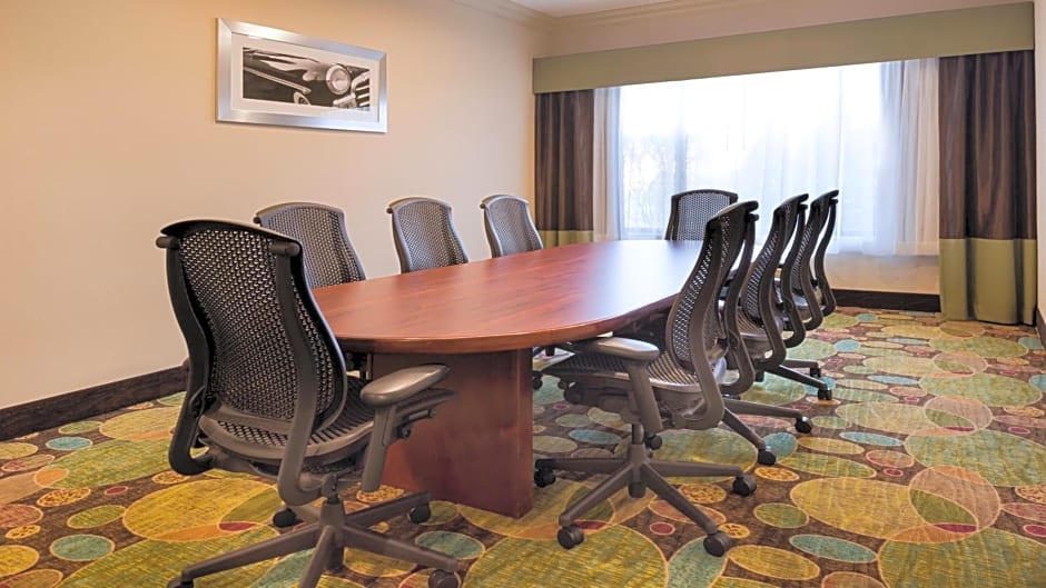 Holiday Inn Hotel & Suites Warren by IHG