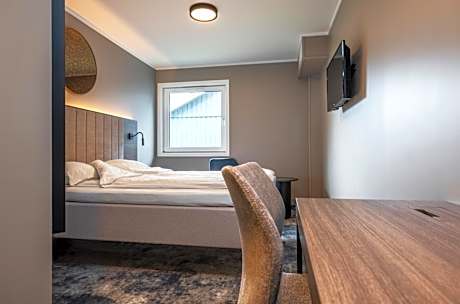 Standard Queen Room