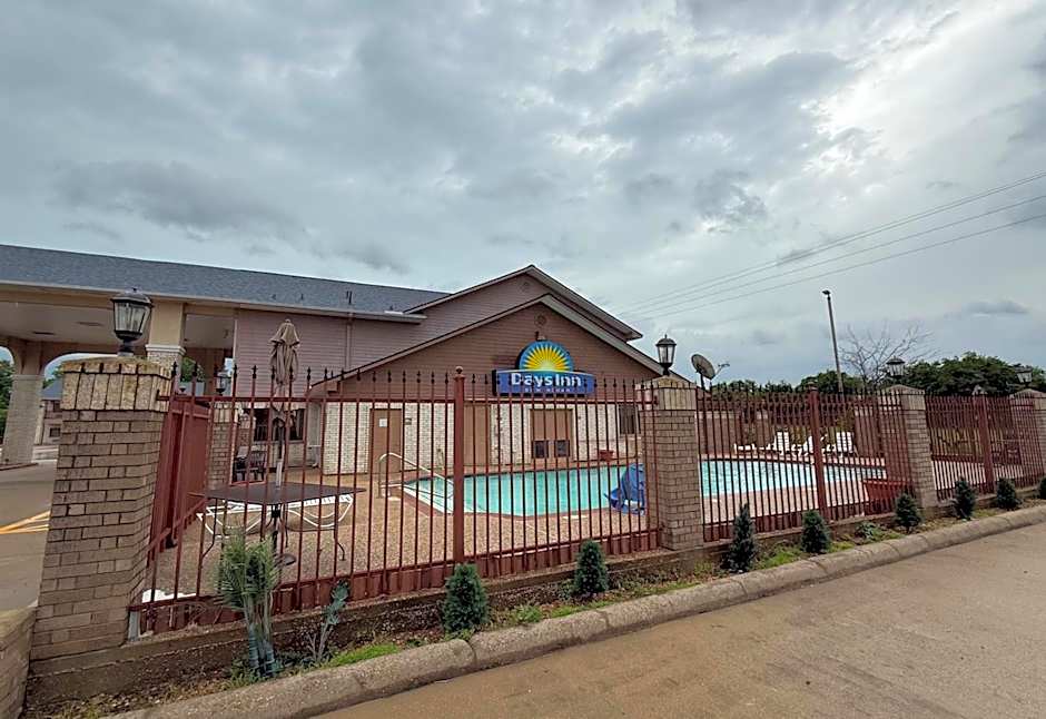 Days Inn by Wyndham Navasota