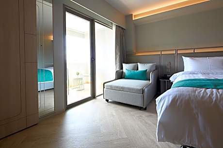 King View with Connecting Doors