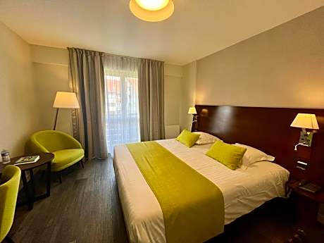 Superior Room with Balcony -  Les Ménétriers
