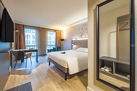 Superior room with 1 Sweet Bed by ibis Styles (160x200)