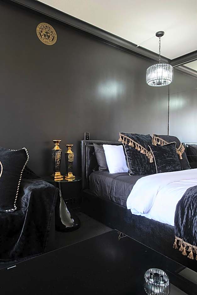 Medusa's Luxe Retreat - Prime Surfers Paradise Spot
