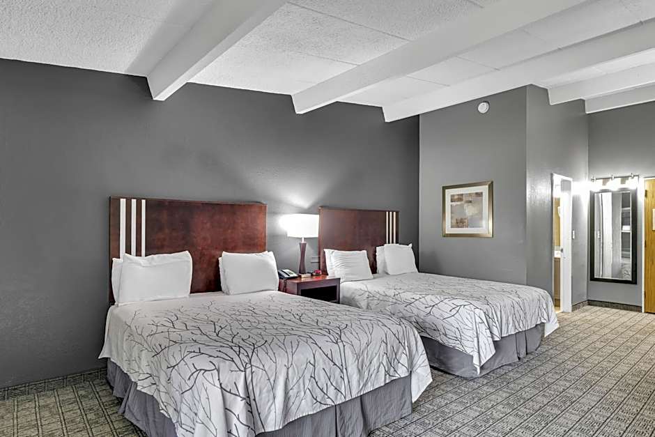 Eastland Suites Hotel & Conference Center By OYO Urbana