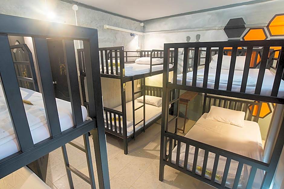 Beehive Phuket Oldtown Hostel