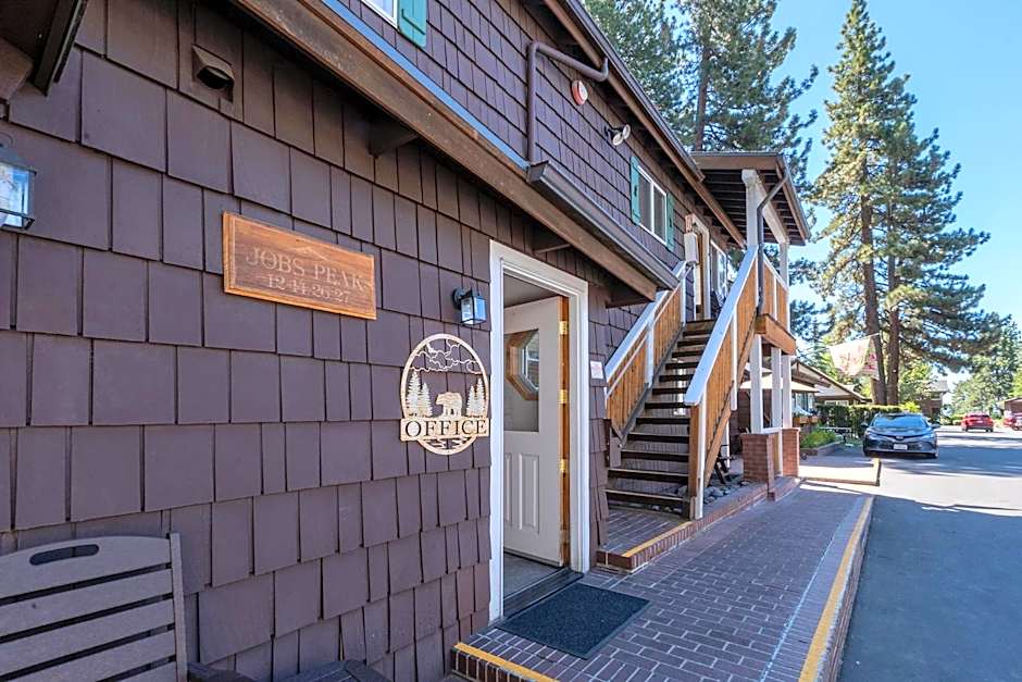 Red Wolf Lakeside Lodge