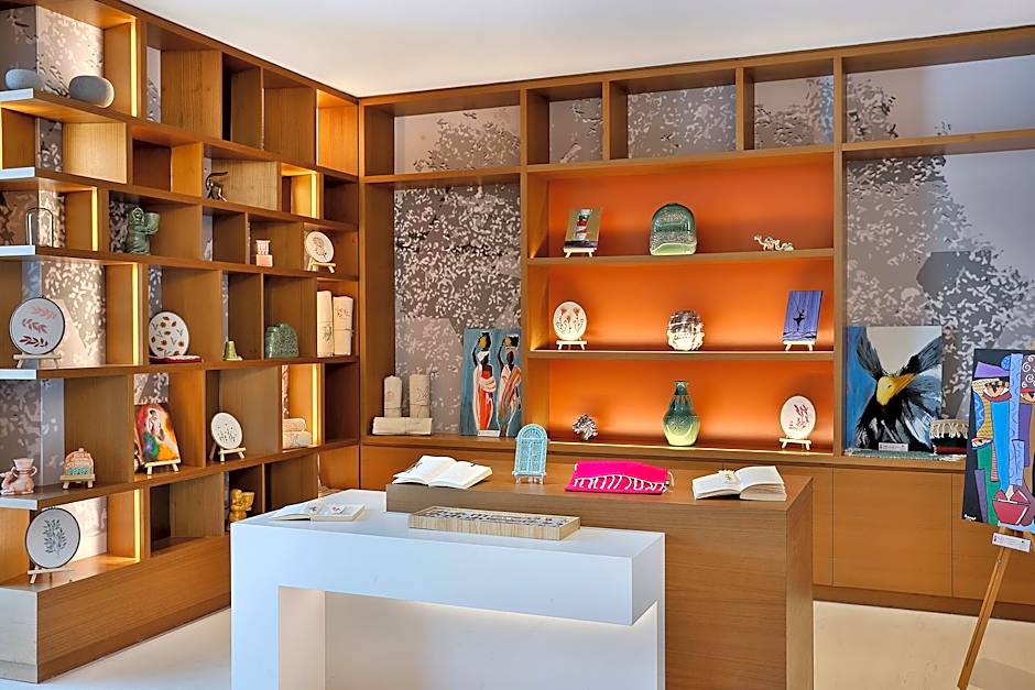 DoubleTree by Hilton Sharjah Waterfront Hotel And Residences