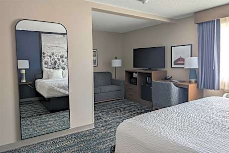 King Suite - Non-Smoking