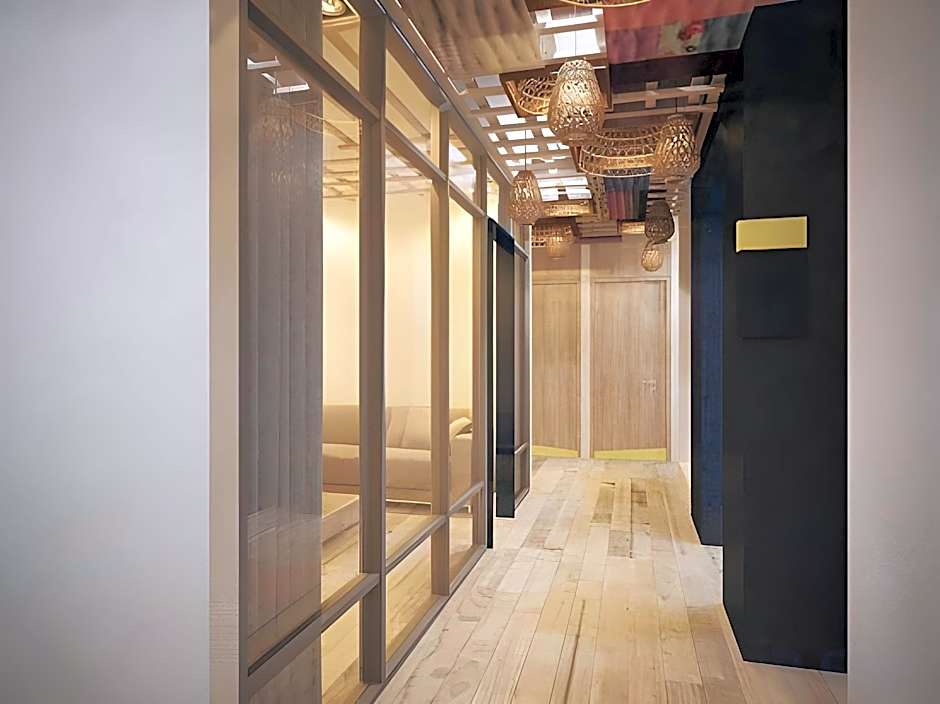 Kinnon Deluxe Hostel Coworking Cafe