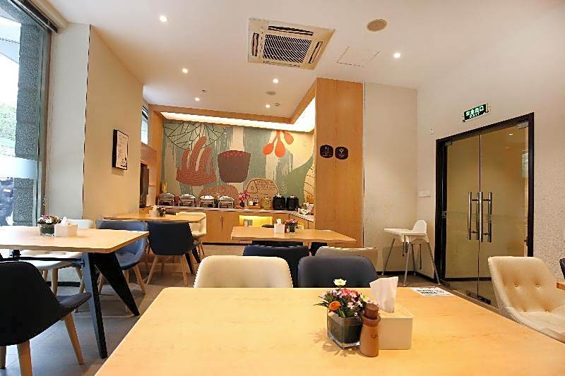 Hanting Hotel Shanghai Longbai Xincun Metro Station