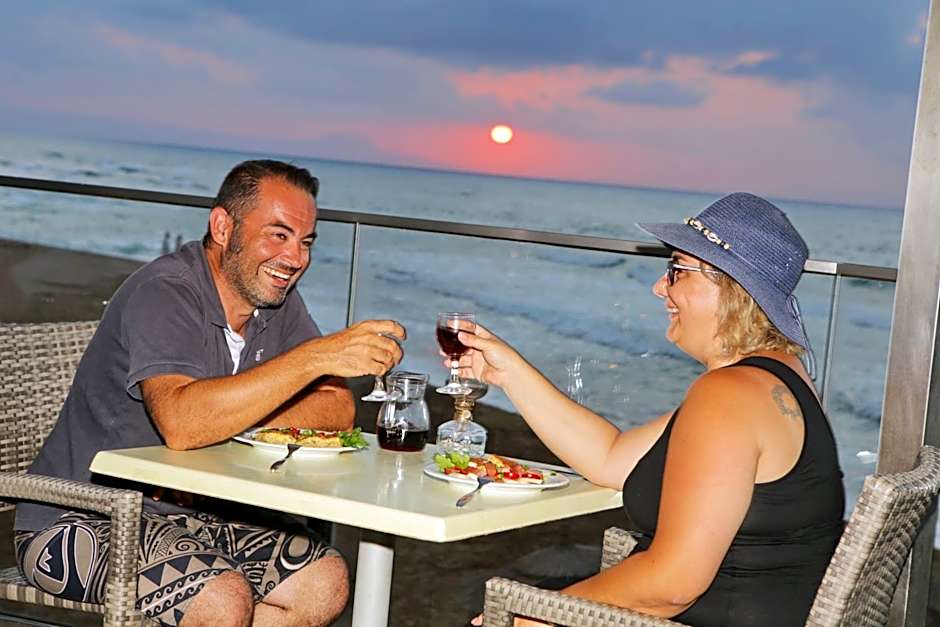 Dedalos Beach Hotel