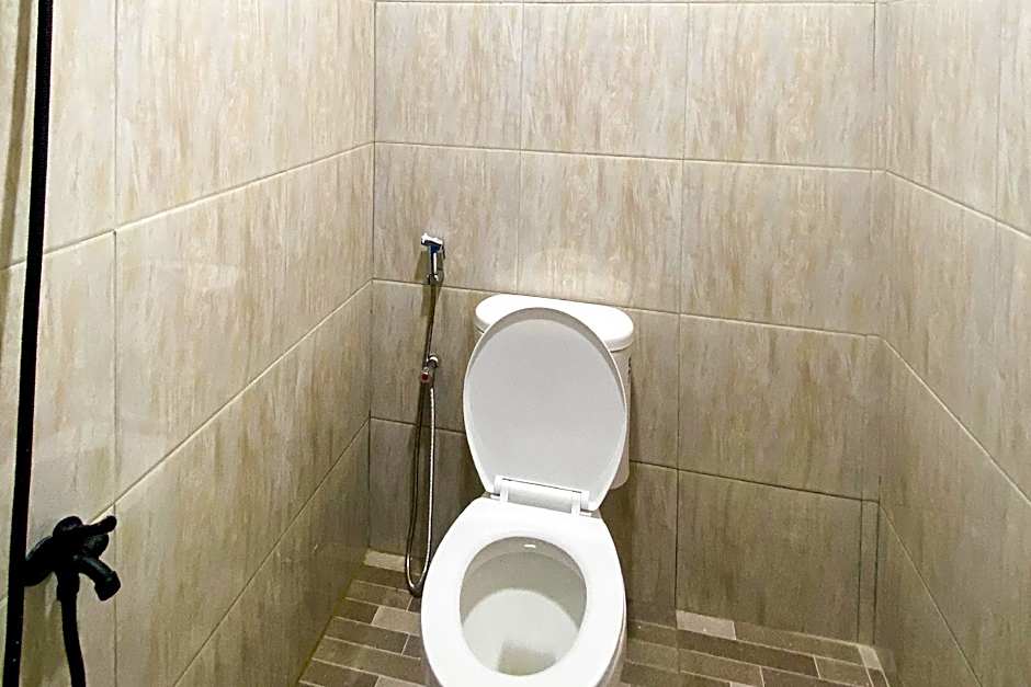 RedDoorz near Batu Ampar Harbour