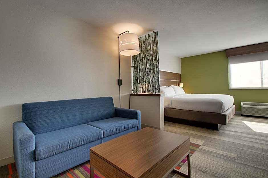 Holiday Inn Express & Suites Wapakoneta By IHG