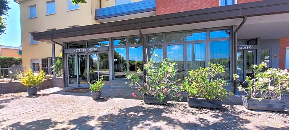 HOTEL PARADISO