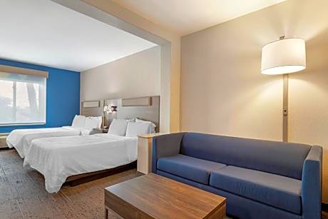 2 Queen Beds Suite