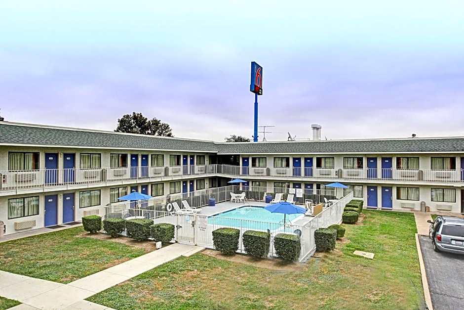 Photo 1 of 47 of Motel 6-San Marcos, TX