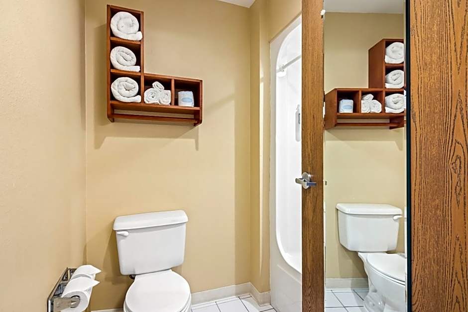 Beachfront Hotel Houghton Lake