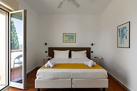 TWO ROOMS 3 BEDS WITH BALCONY