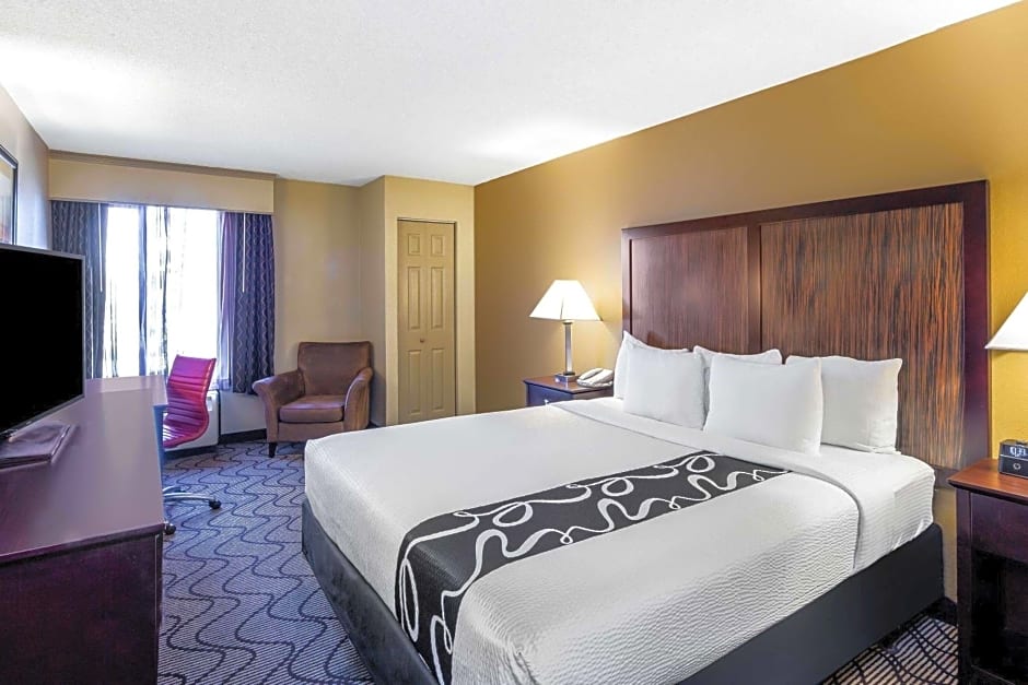 La Quinta Inn & Suites by Wyndham Oakland Airport