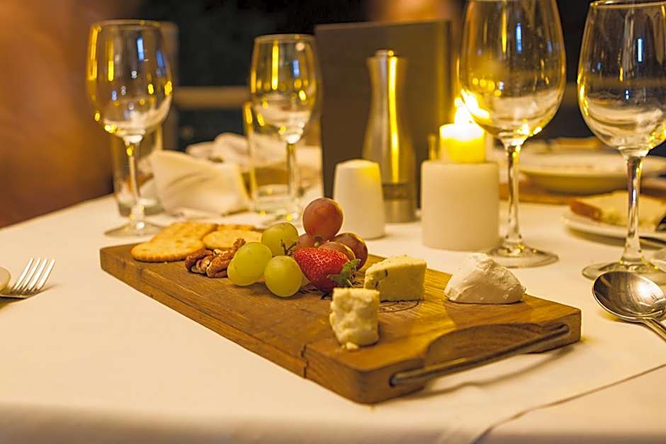 Rhino Post Safari Lodge