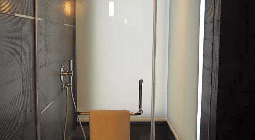 Warwick Stone 55 Hotel