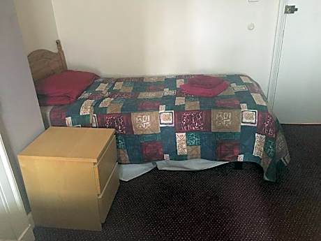 Single room-Basic-Shared Bathroom-OFFLINE ONLY