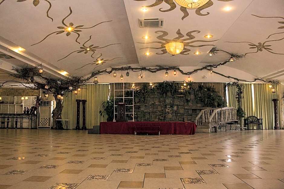 Crown Royale Hotel
